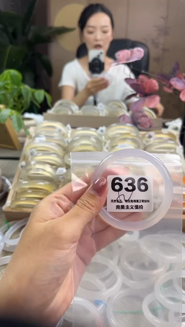 玛瑙/玉髓手镯未镶嵌636