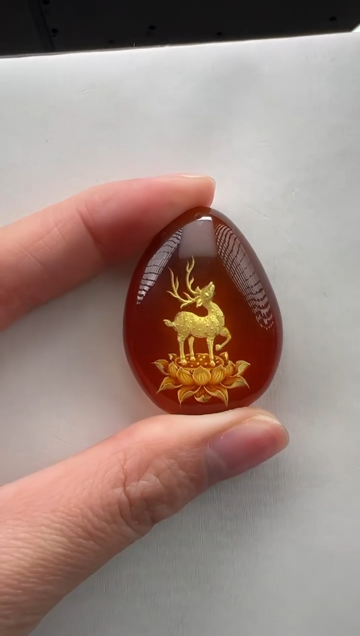 琥珀颈饰未镶嵌小鹿