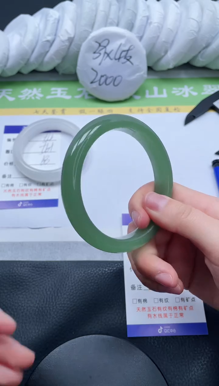 【闪购商品】石英质玉手镯未镶嵌A55-62+