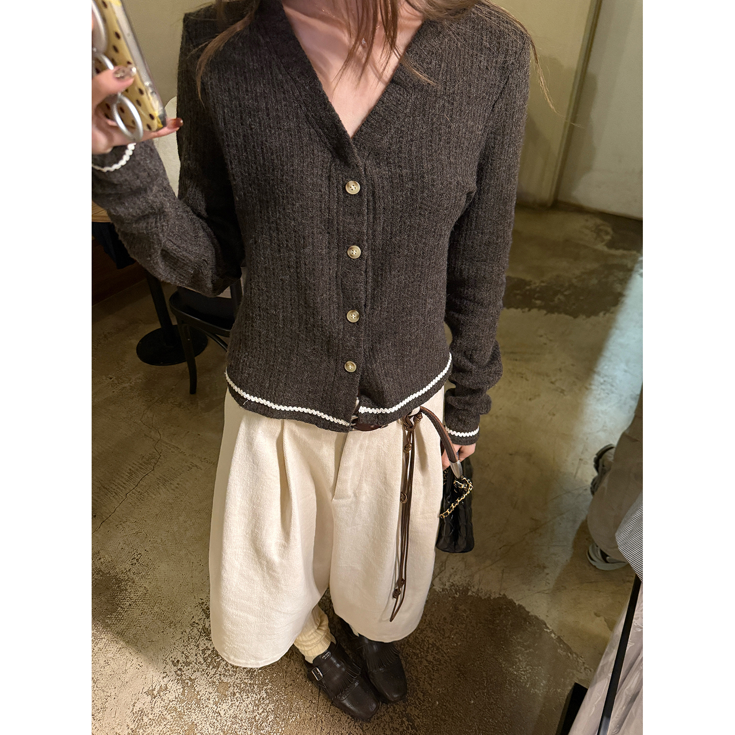 LelyMooch/V领羊毛坑条绒感撞色织带小开衫打底