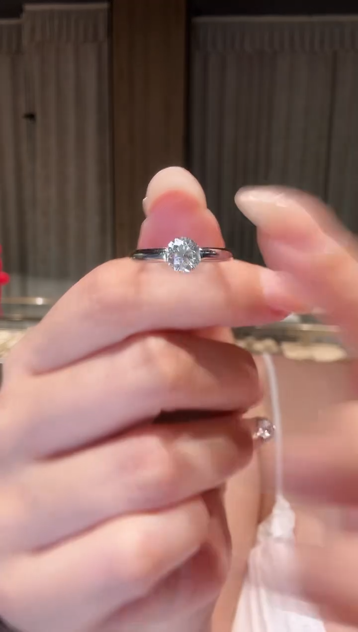 铂Pt950镶嵌戒指钻石50分胖胖