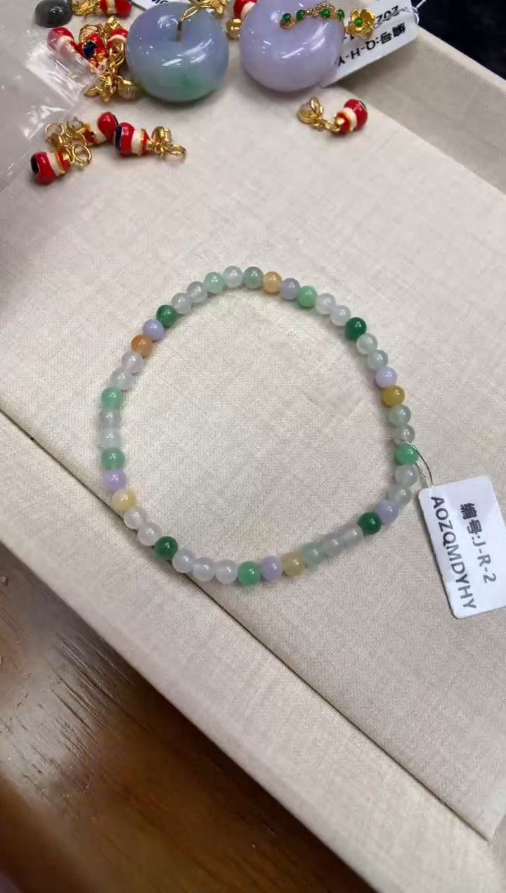 【闪购商品】翡翠颈饰未镶嵌手串