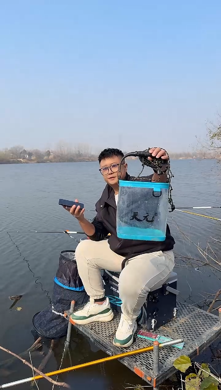 小**学【闪购】天元折叠打水桶(透明蓝)