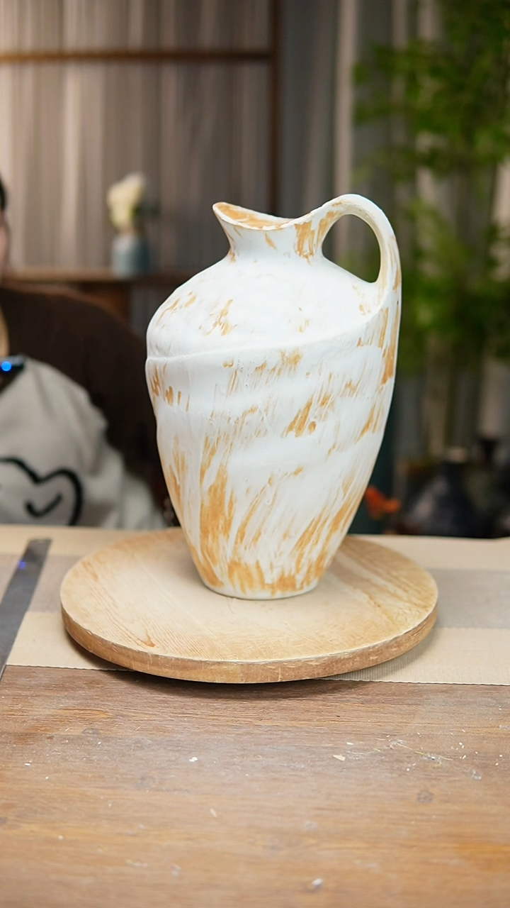 【闪购商品】陶瓷花器诧寂黄奶壶