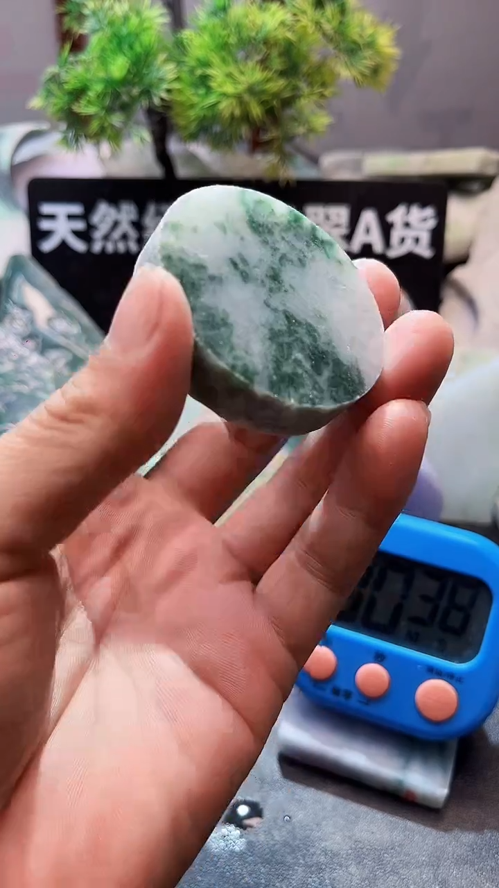 翡翠挂件未镶嵌翡翠