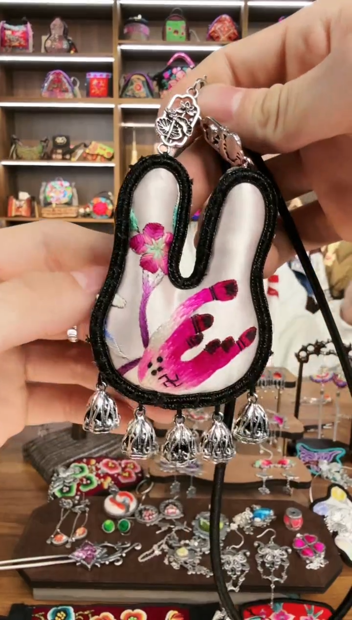 【闪购商品】织绣173蒙阿苏苗绣传承