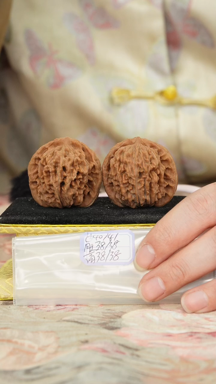 【闪购商品】文玩核桃把件老楼