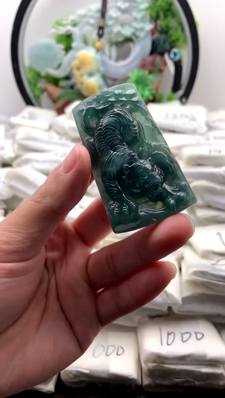 翡翠未镶嵌颈饰虎牌【品质一般能接受再拍】