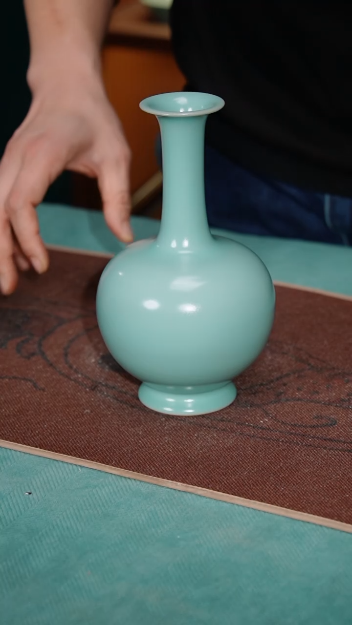 【闪购商品】206-2长颈鼓腹瓶（带包装）