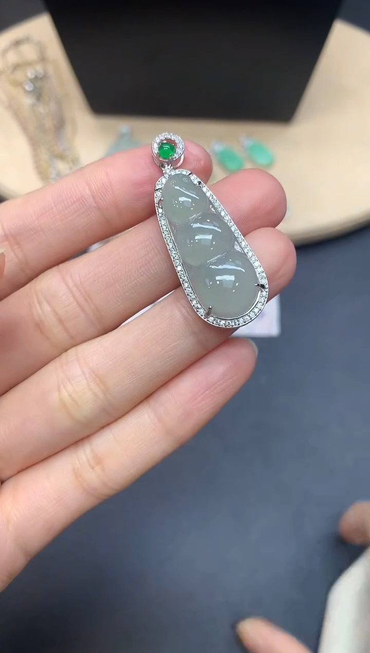 【闪购商品】翡翠吊坠(不含链)银S925镶嵌福豆【多样性发其一】
