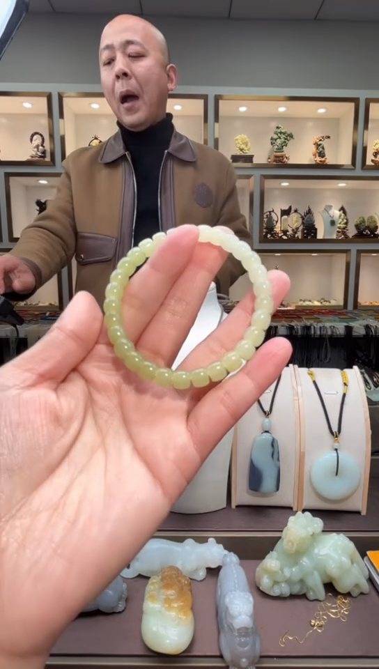 颈饰未镶嵌和田玉苏