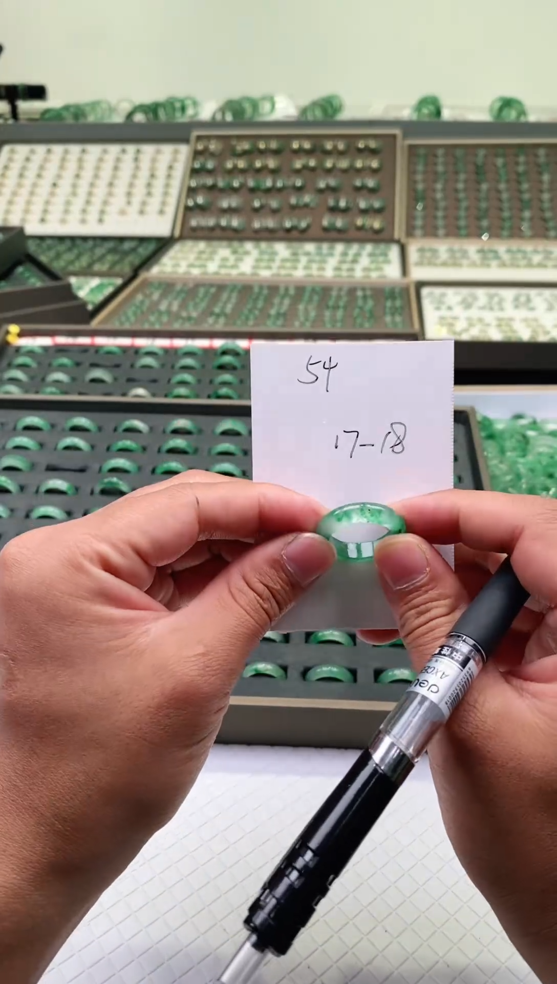 未镶嵌石英质玉（非洲翠）戒圈微瑕戒圈17