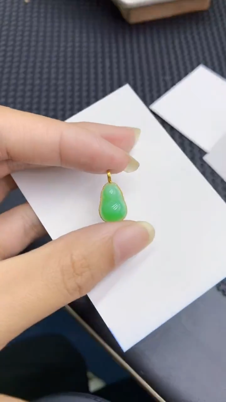 【闪购商品】翡翠颈饰18K金镶嵌            8