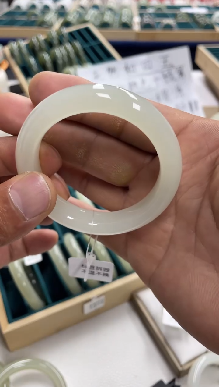 未镶嵌手镯和田玉k****k和田玉手镯20z00001