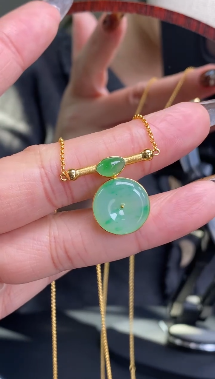 颈饰18K金镶嵌翡翠19544