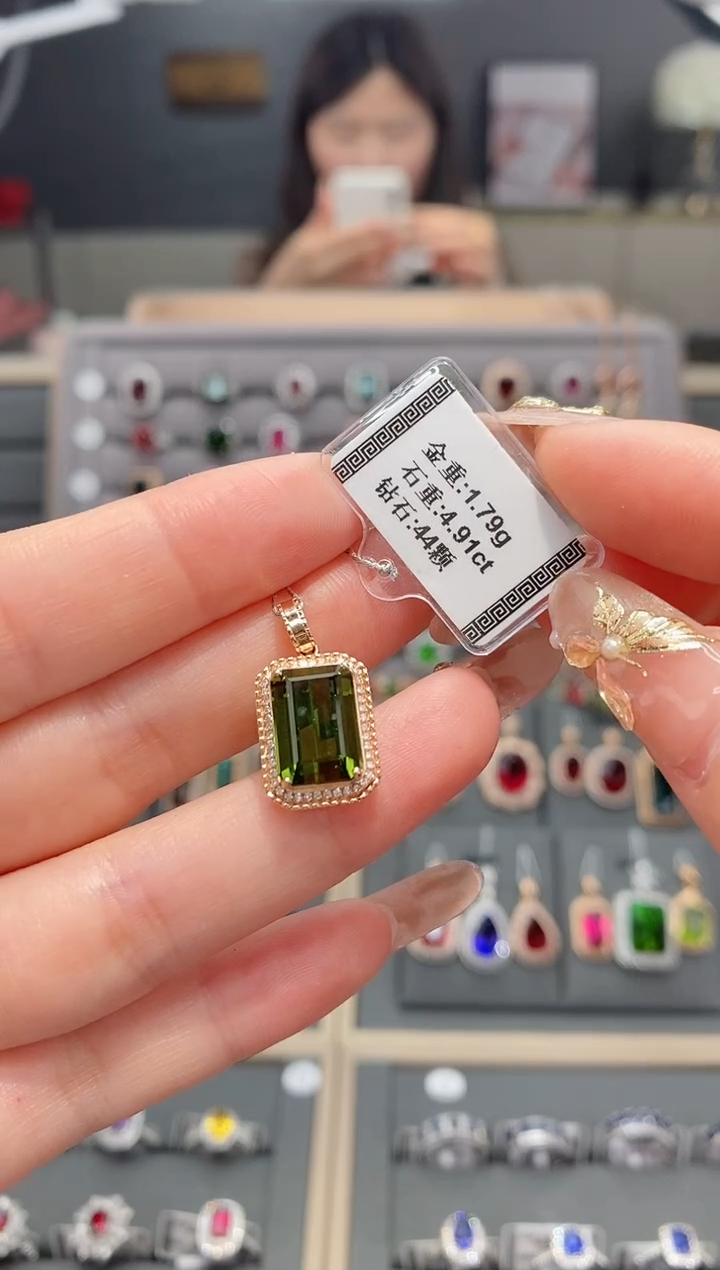 【闪购商品】碧玺颈饰18K金镶嵌4.91