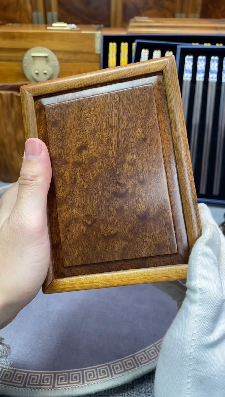 【闪购商品】金丝楠满雨滴龙胆纹