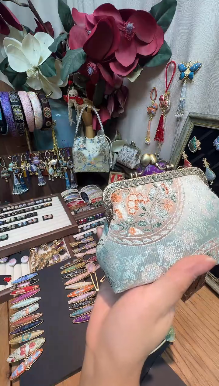 蒲*英【孤品车12.26】三马花团锦簇零钱包