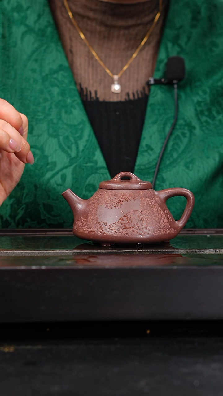 茶壶紫砂全手工四号井底槽青子冶石瓢刻绘底部刻绘龙210cc赵帅