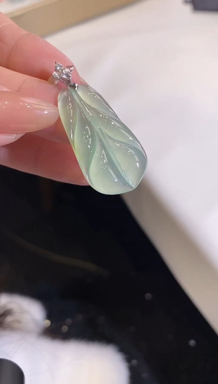 吊坠(不含链)18K金镶嵌翡翠叶子
