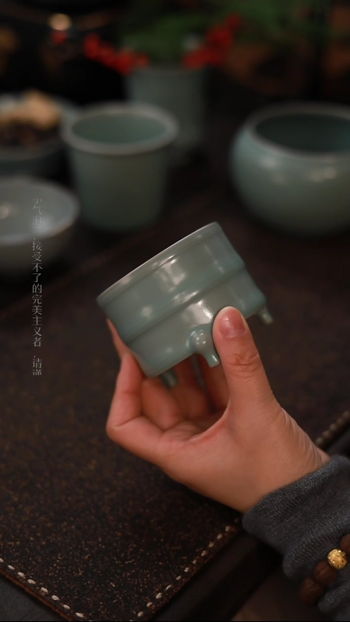 【闪购商品】杯0262一级品粉青仿古迷你弦纹尊