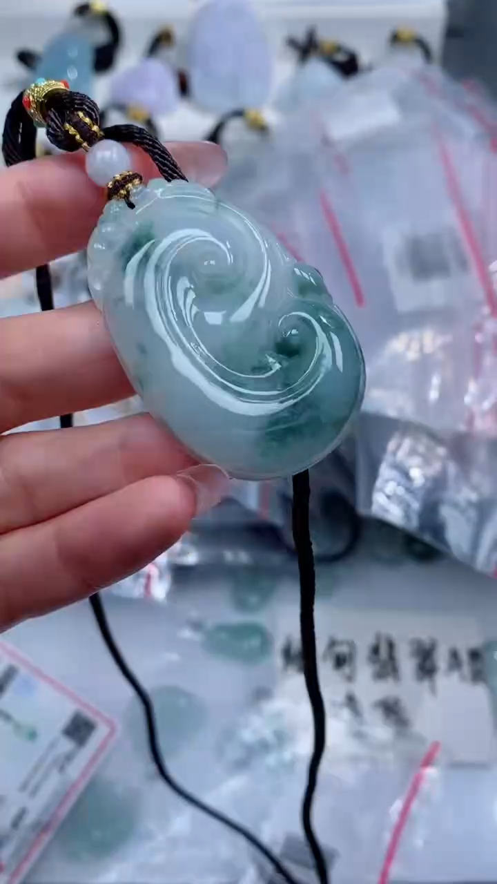 颈饰未镶嵌翡翠吊坠