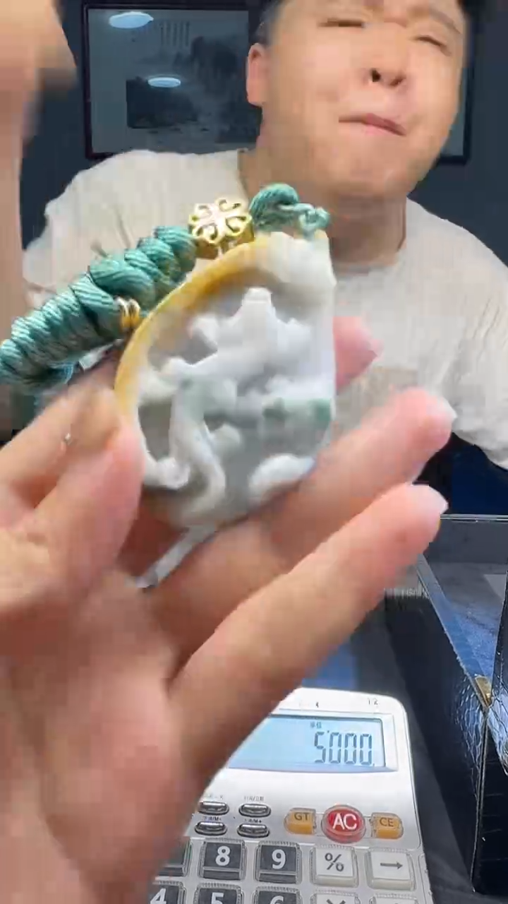 翡翠未镶嵌颈饰4855/40牌子