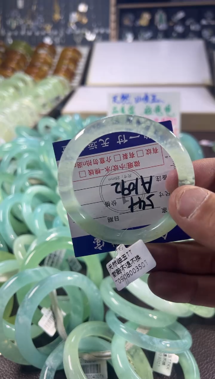 未镶嵌蛇纹石玉手镯1