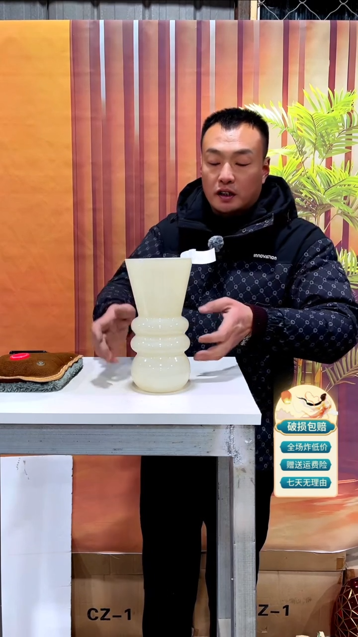 【闪购商品】玻璃813奶白色花瓶