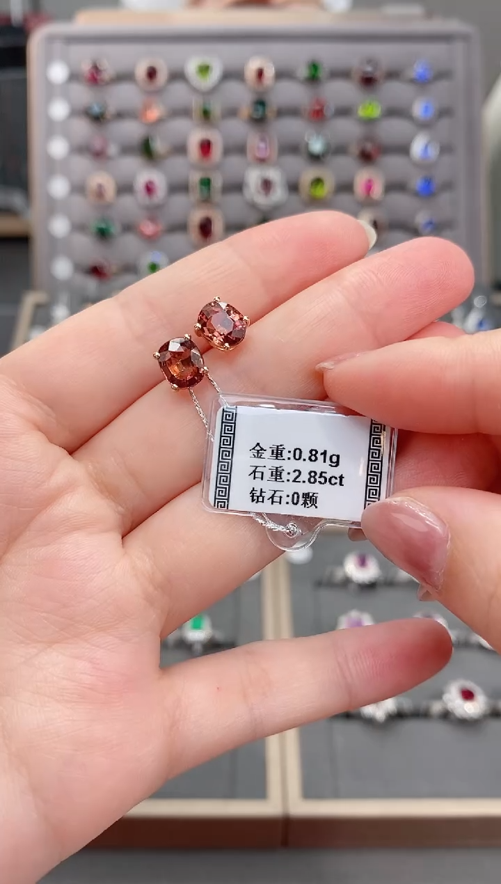 18K金镶嵌耳饰碧玺2.85   