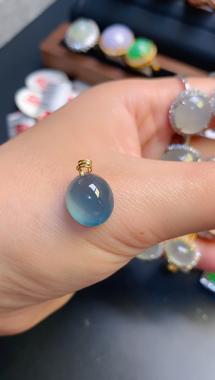 18K金镶嵌戒指翡翠好*情天然