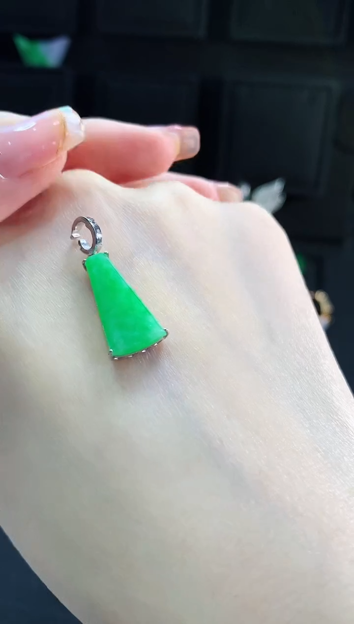 【闪购商品】翡翠颈饰18K金镶嵌吊坠