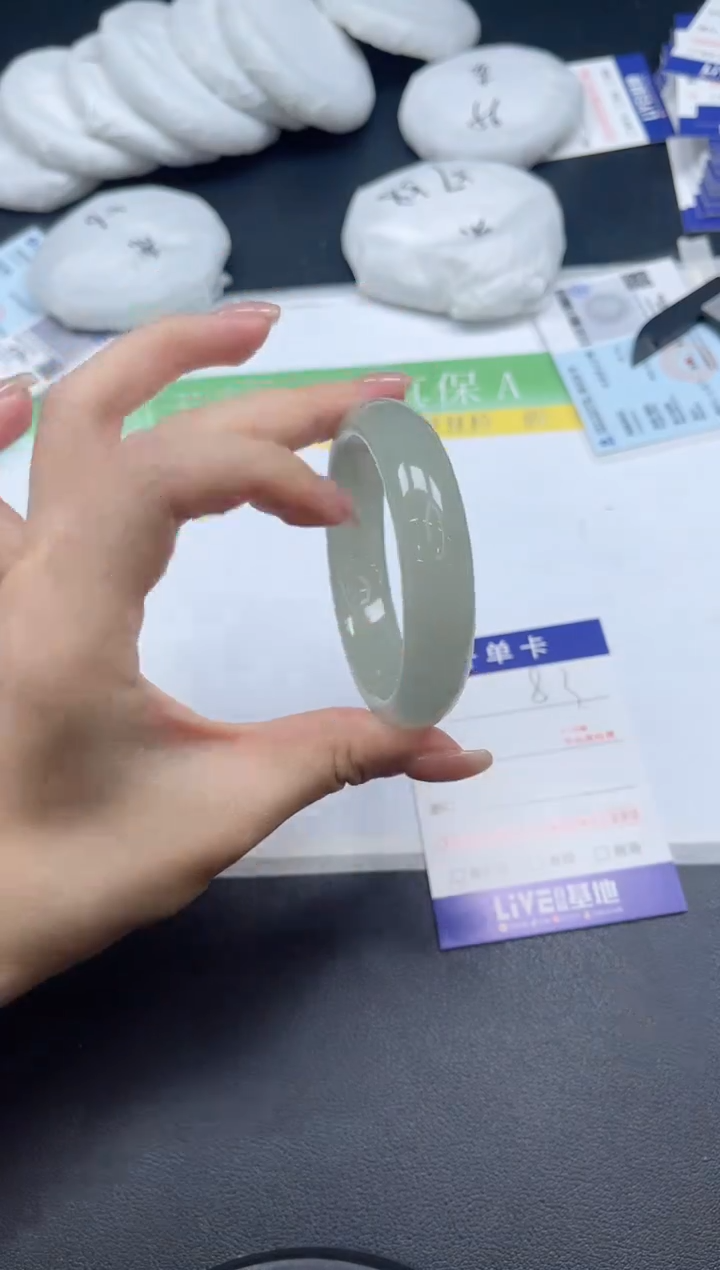 未镶嵌手镯石英质玉083-52