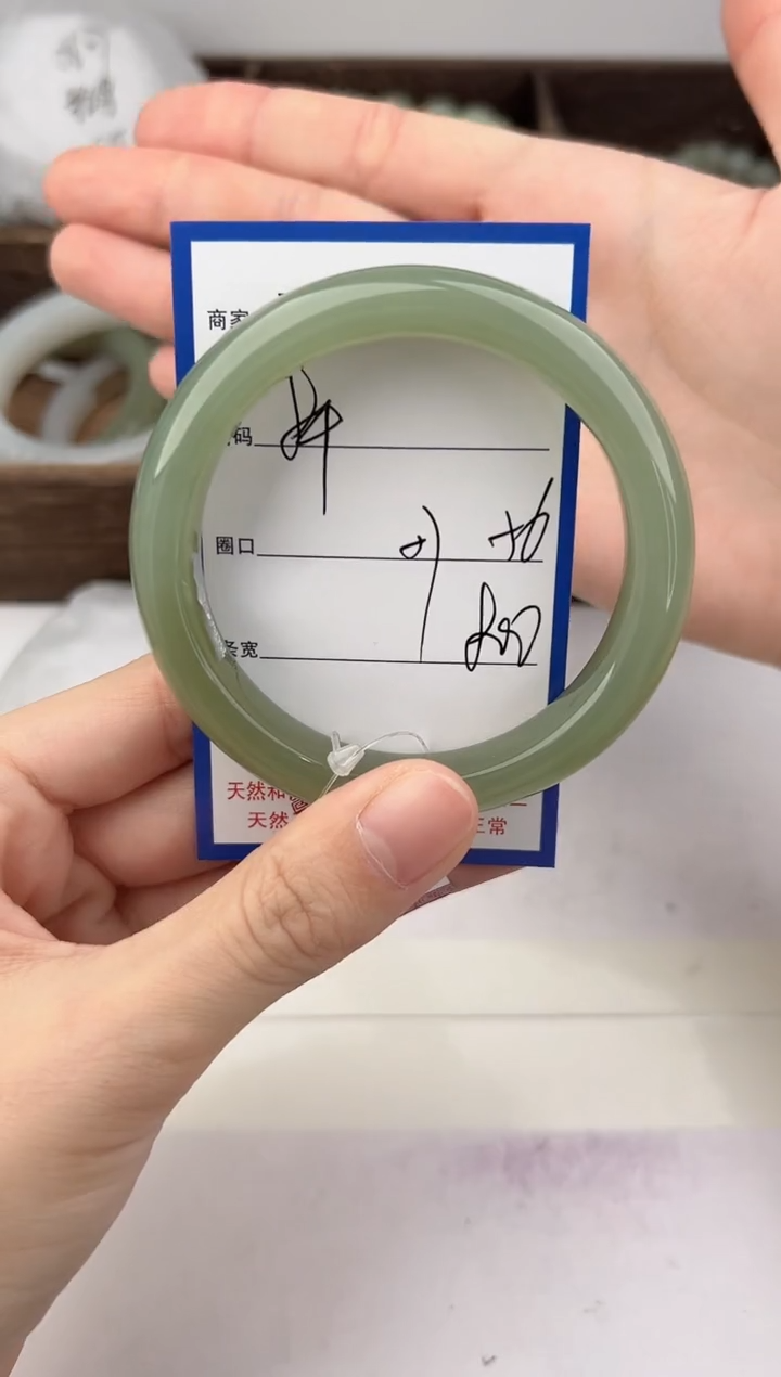 未镶嵌手镯和田玉84颜色微差无瑕疵