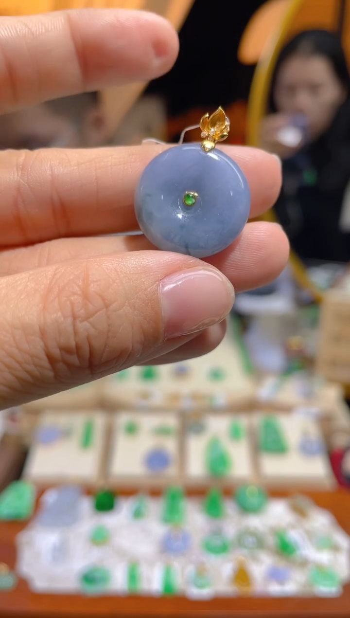 【闪购商品】翡翠颈饰未镶嵌假一赔三