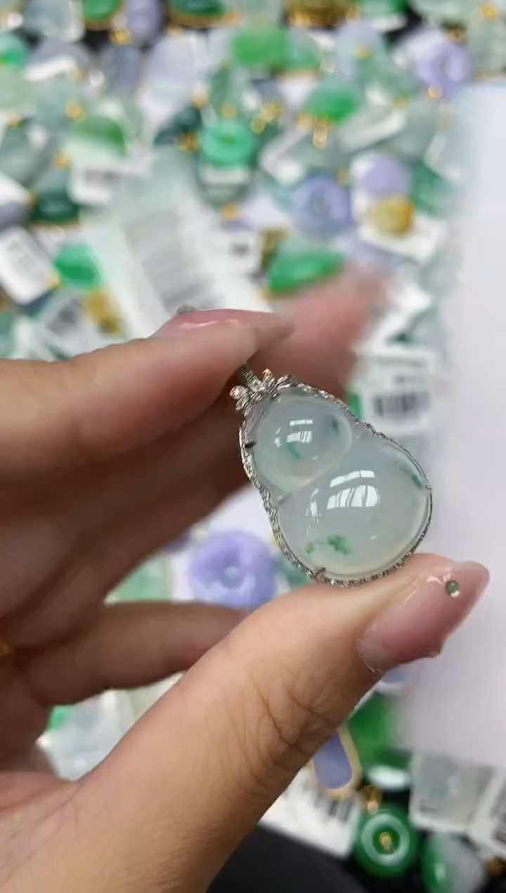 翡翠18K金镶嵌颈饰11111111111