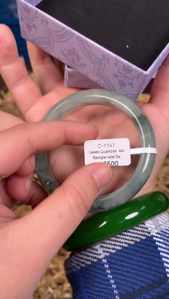 未镶嵌手镯石英质玉C1147