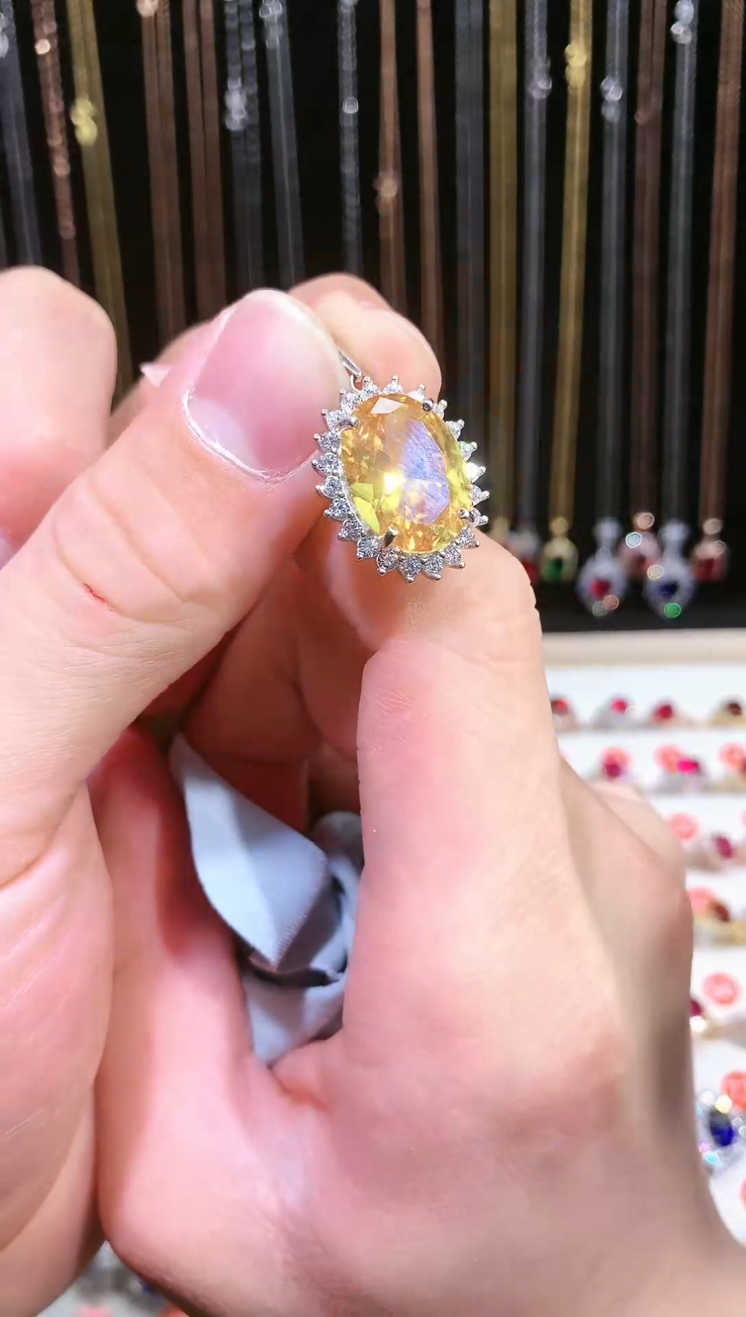 【闪购商品】黄晶吊坠(赠链)银S925镶嵌111111