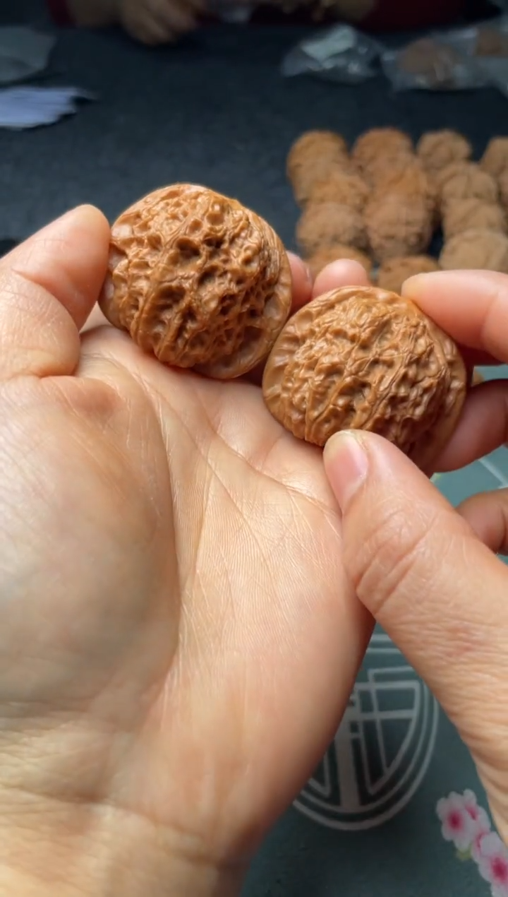 把件文玩核桃w283  血麒麟 41尺