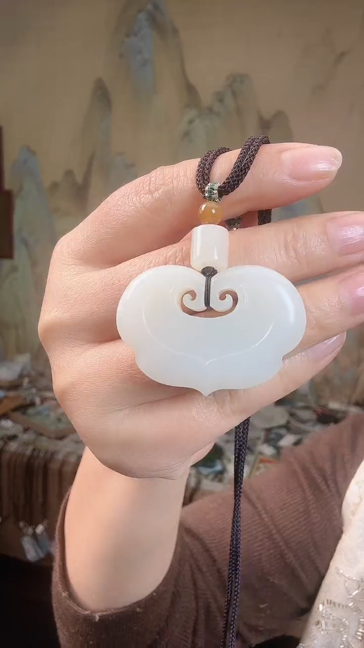 颈饰未镶嵌和田玉.