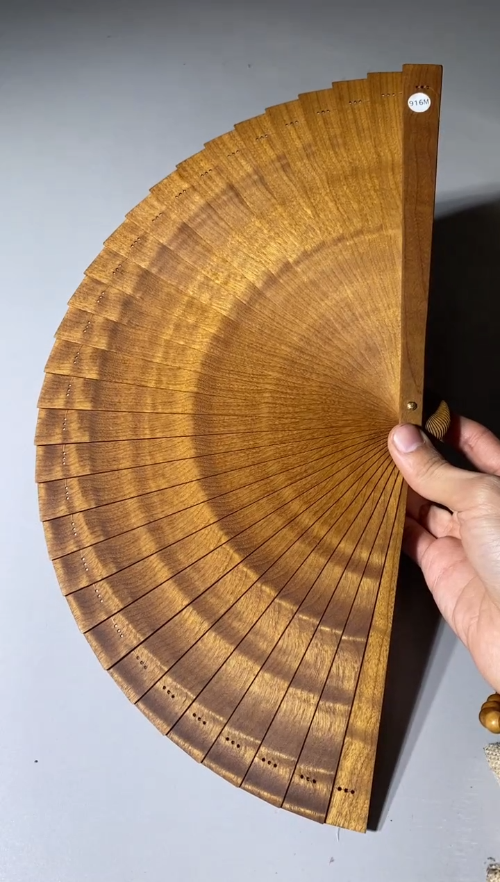【闪购商品】金丝楠916号21cm精品金丝楠木扇子