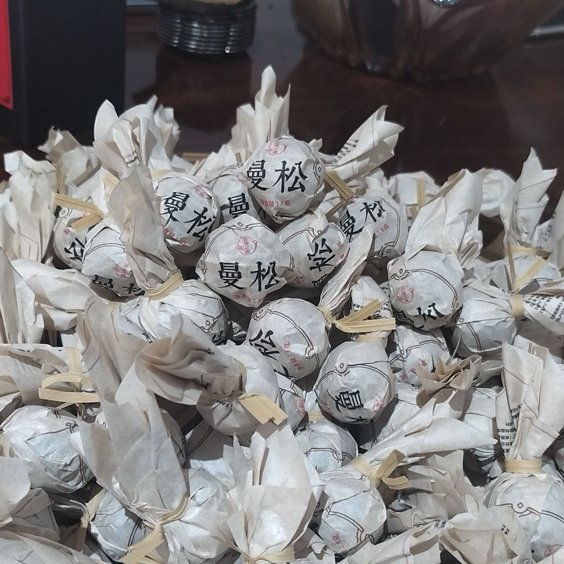 2023年曼松古树头春生茶龙珠