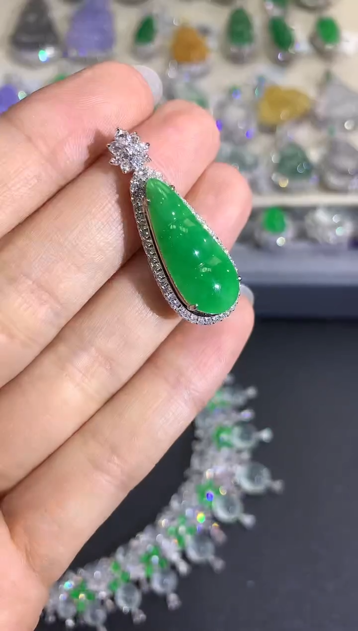 【闪购商品】翡翠吊坠(不含链)18K金镶嵌q203      