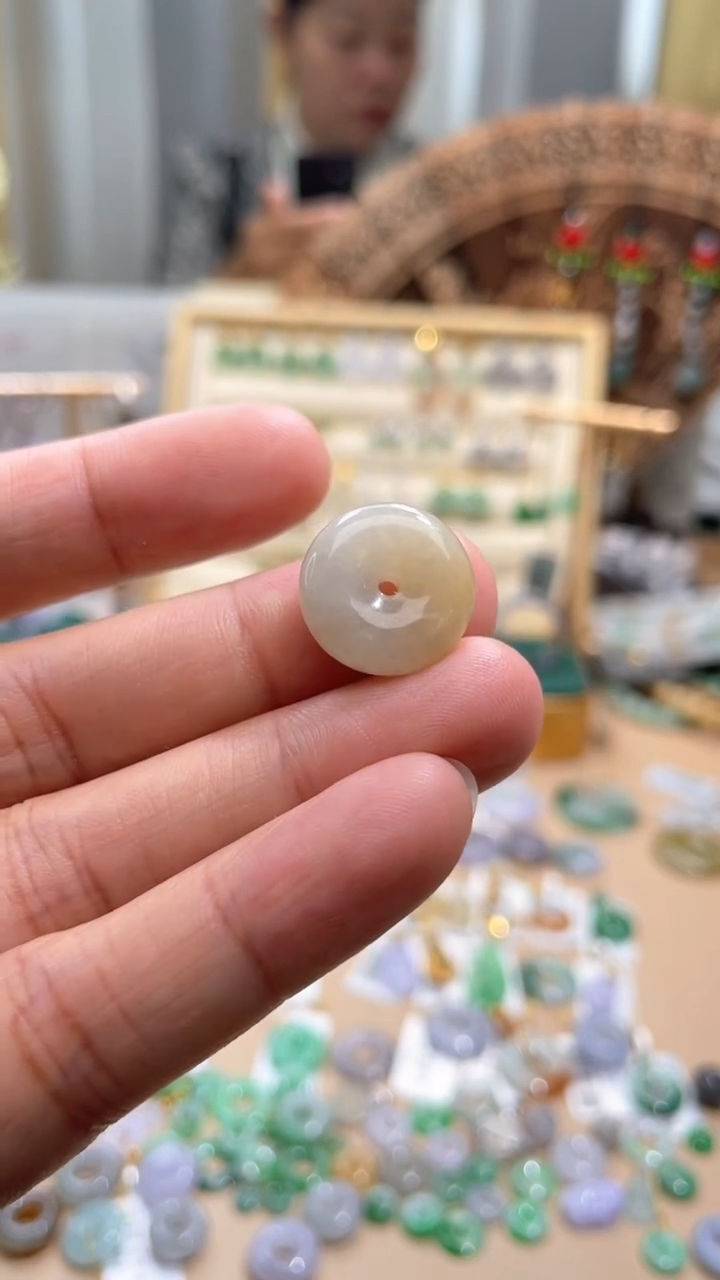 【闪购商品】翡翠颈饰未镶嵌平安扣