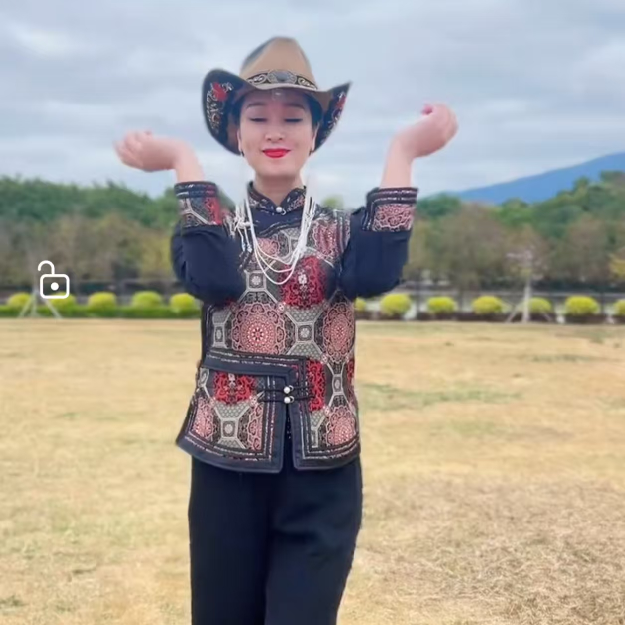 草原风钉珠刺绣旅拍硬草帽