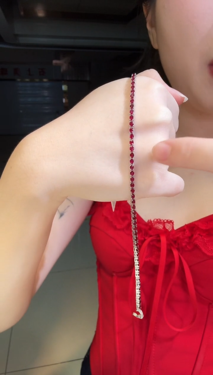 铂Pt950镶嵌手链红宝石5.00ct