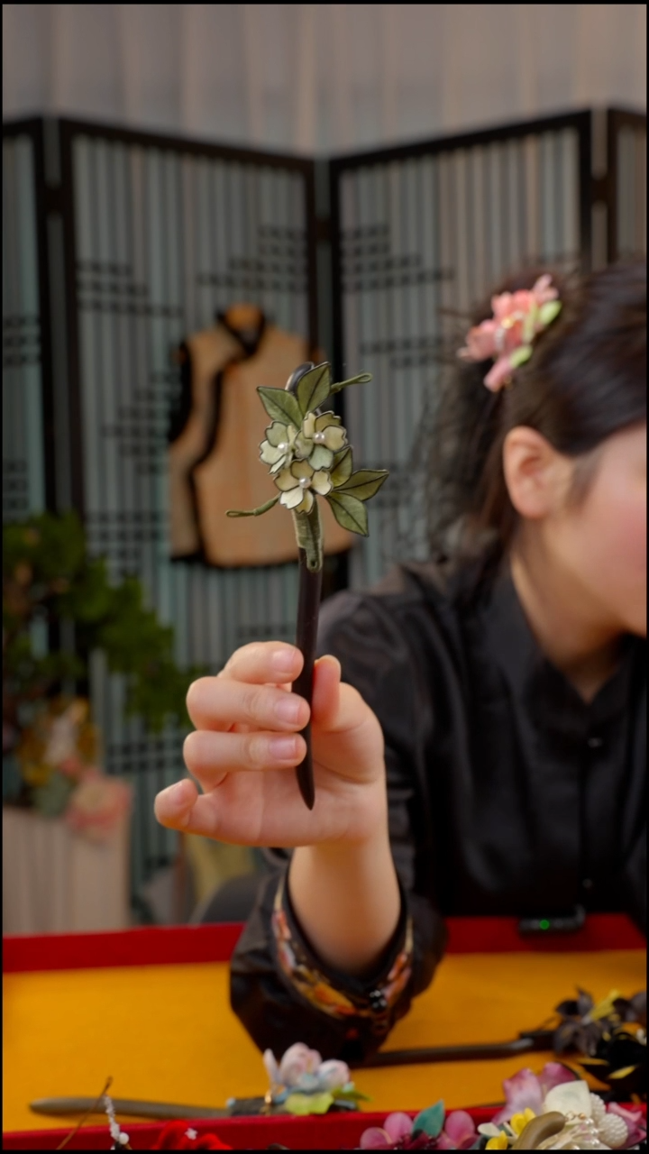 刺绣非遗绒花苏绣饰品