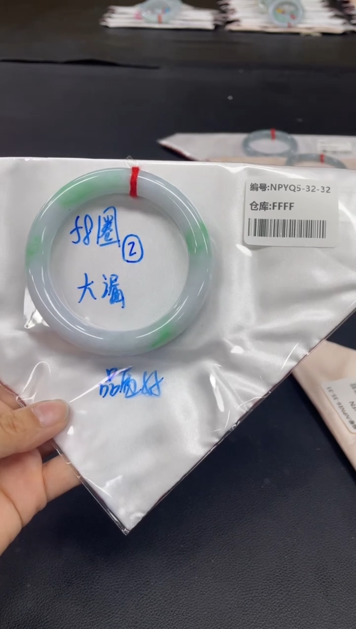 未镶嵌手镯翡翠翡翠手镯