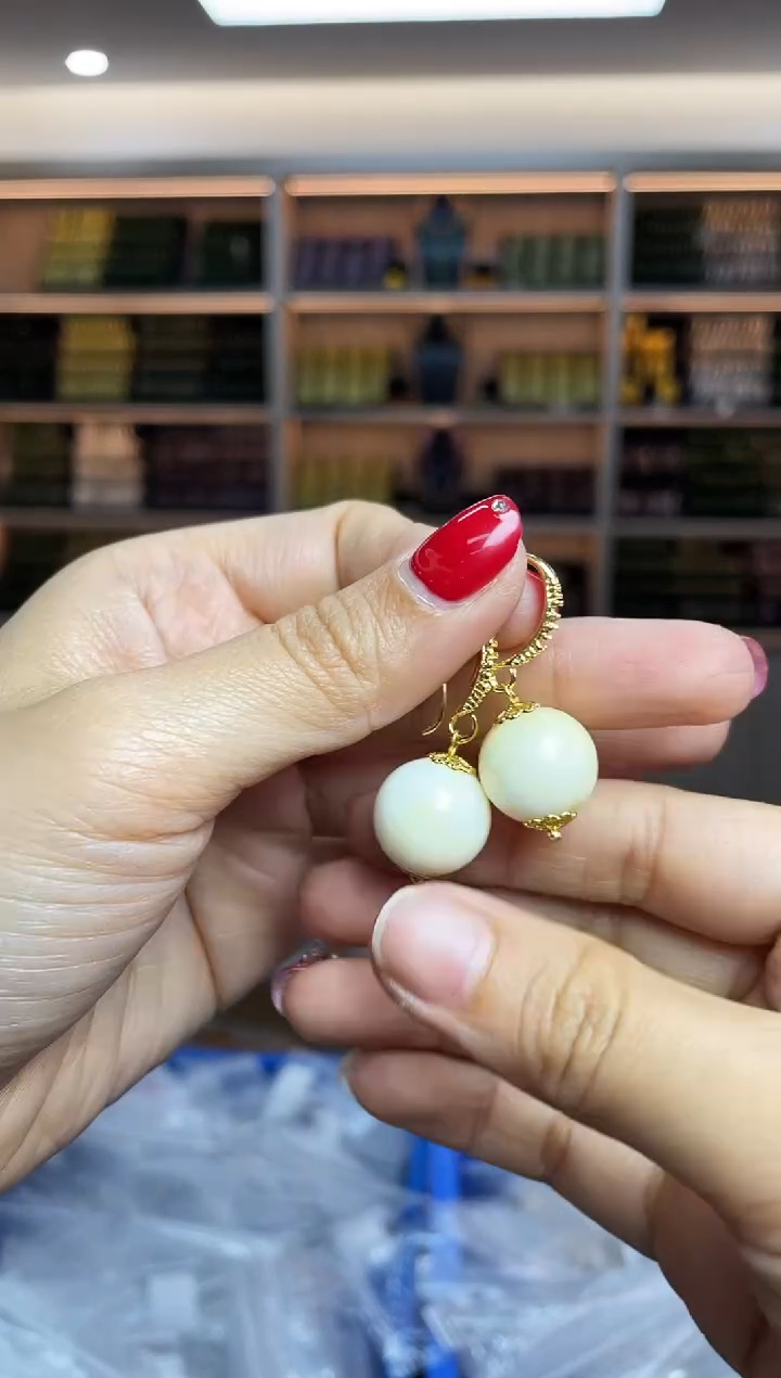 【闪购商品】蜜蜡裸石未镶嵌多样性发一件