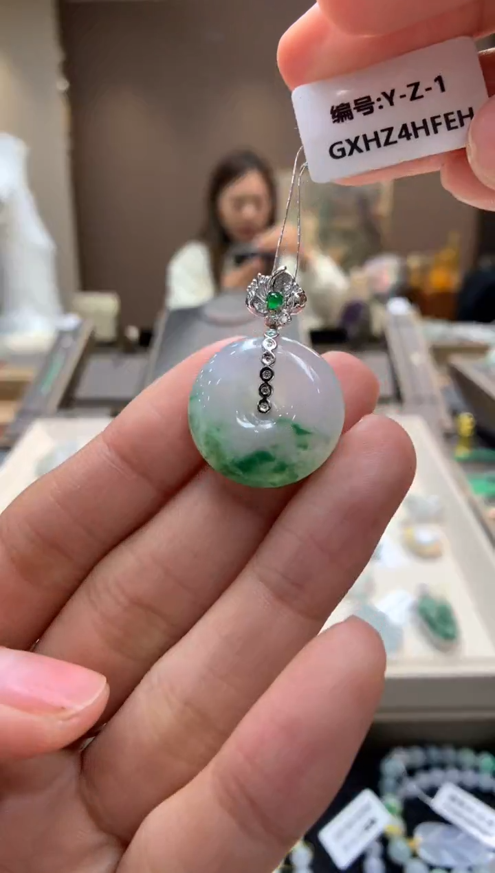 【闪购商品】翡翠颈饰18K金镶嵌平安扣